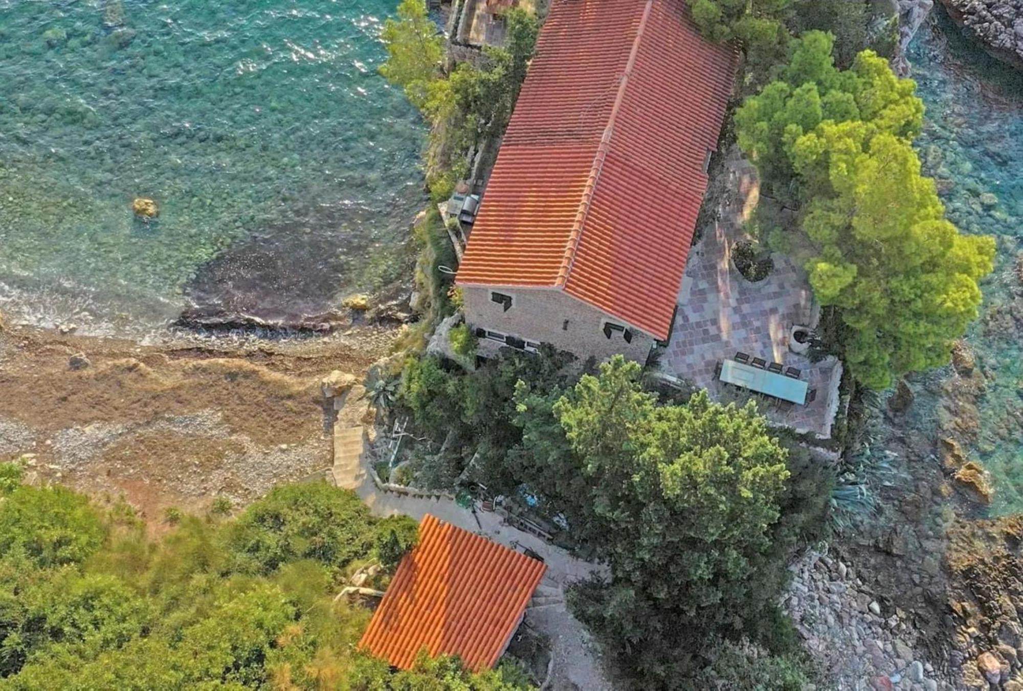 Seafront Mountain Apartament Budva